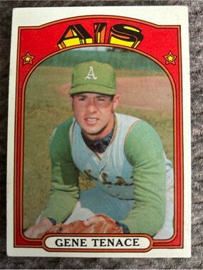 Topps Baseball Card featuring Green and Red Accents - Gene Tenace 1972